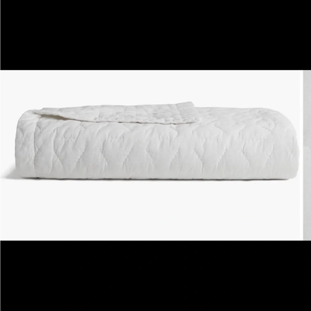 Parachute NWT Soft stitch organic cotton quilt